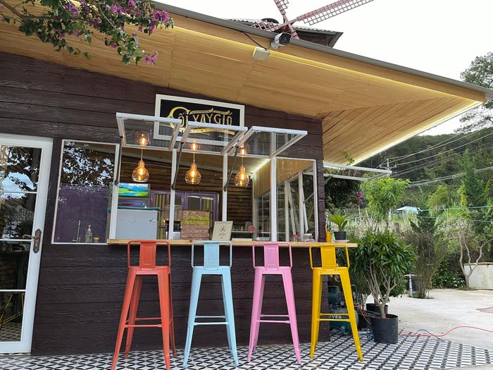 Cối Xay Gió Homestay & Coffee - Khoảnh khắc bình minh trên đồi thông