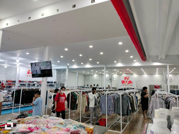 Không gian mua sắm ấn tượng tại Siêu Thị Đồ Si 71