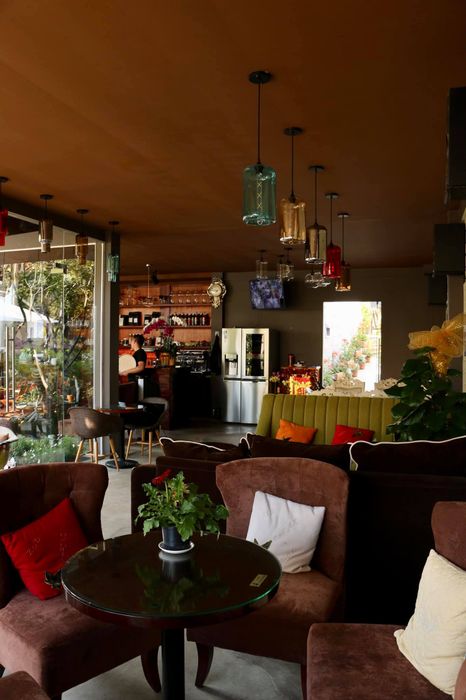 ROY Villa - Coffee - Khoảnh khắc hoàng hôn vàng trên phố núi