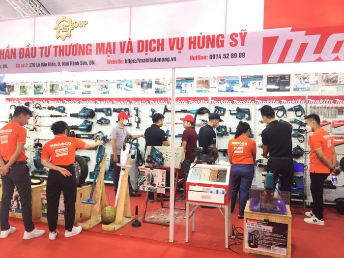Không gian trưng bày hiện đại tại Hùng Sỹ Group