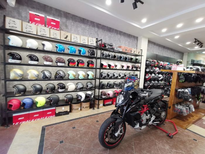 Motor Store - Không gian trưng bày đa dạng các dòng mũ bảo hiểm cao cấp