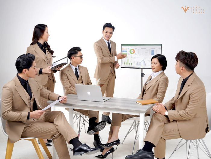 The Suits House ảnh 1 - Hình ảnh đầu tiên giới thiệu những bộ suit sang trọng được may đo tinh xảo trong thời gian kỷ lục