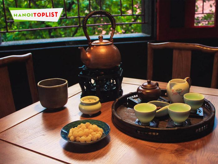 thuong-tra-quan-bau-vat-thoi-gian-giua-long-ha-noi-Mytour