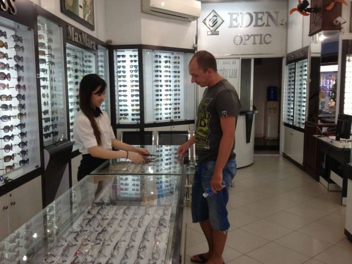 Hình ảnh không gian sang trọng tại EDEN Optical Bình Thuận