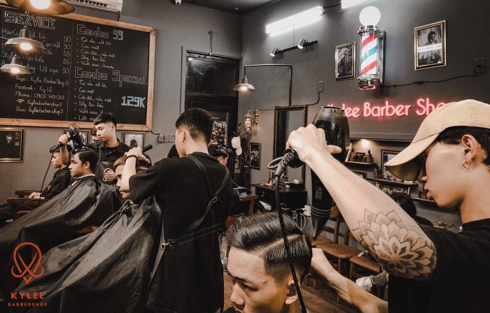 Không gian sang trọng tại Ky Lee Barber Shop