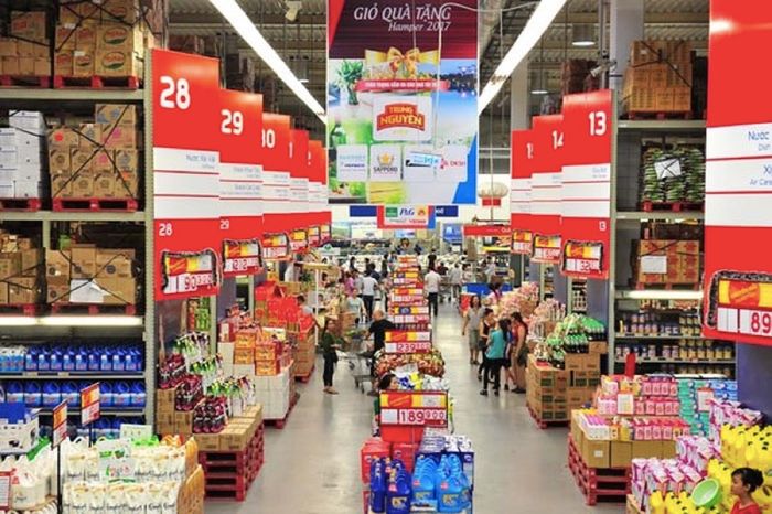Không gian mua sắm rộng lớn tại Mega Market