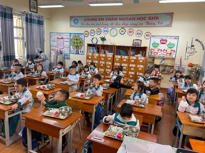 Giờ học tiếng Anh cùng giáo viên bản ngữ tại Trường Văn Lang
