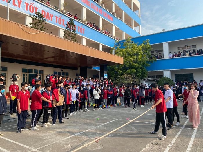Giờ học thực hành sáng tạo tại trường Lê Thánh Tông