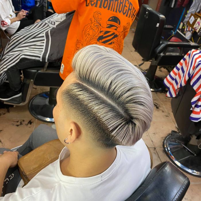 Không gian sang trọng tại Barber Shop Hùng