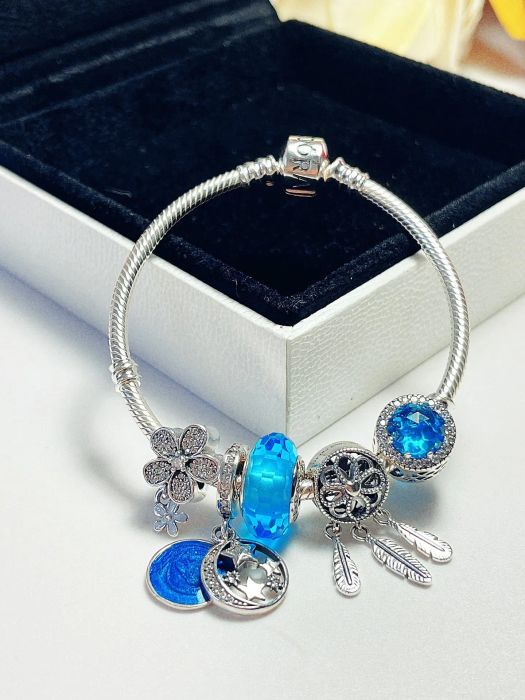 Không gian sang trọng và bộ sưu tập đa dạng tại May Jewelry