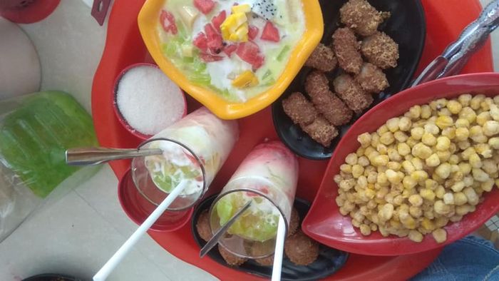 Không gian ấm cúng đậm chất học trò tại Quán Chè 19 Võ Thị Sáu - Ảnh 1