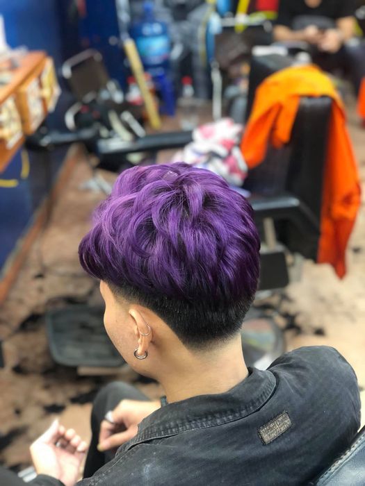 Không gian sang trọng và chuyên nghiệp tại Hùng Barbershop