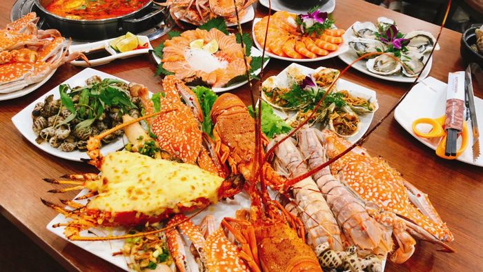 Quầy buffet hải sản tươi sống đa dạng tại Poseidon (Ảnh 1)