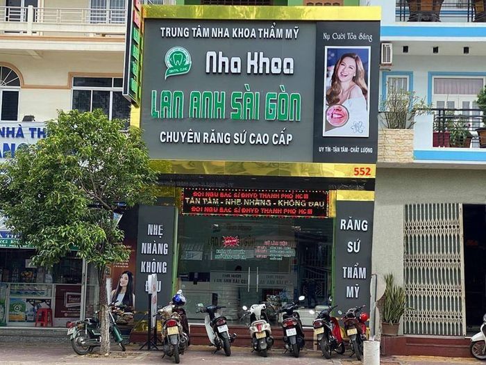 Hình ảnh đội ngũ bác sĩ chuyên nghiệp tại Nha Khoa Lan Anh