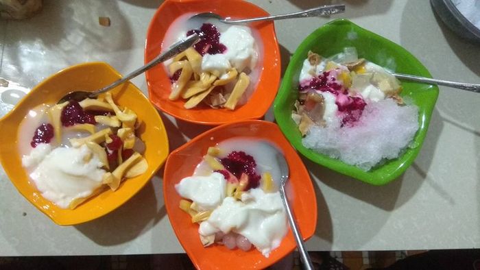 Những món chè đặc sắc được trình bày tinh tế tại Quán Chè 19 - Ảnh 2