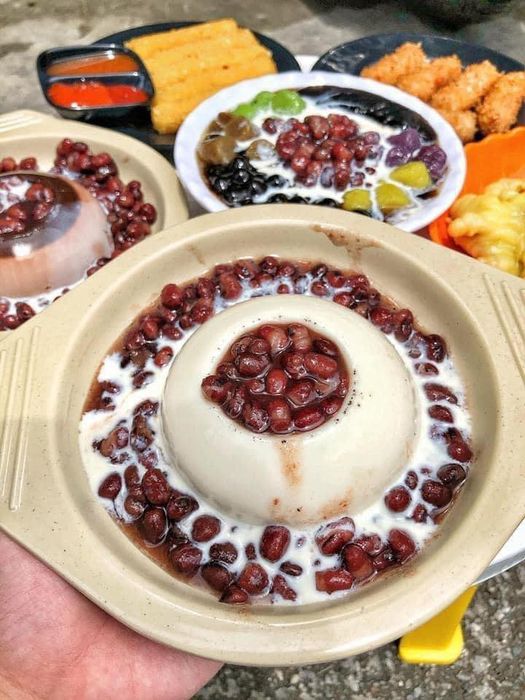 Không gian sang trọng và những món chè hấp dẫn tại Thạch Ngọc Quán - Ảnh 1