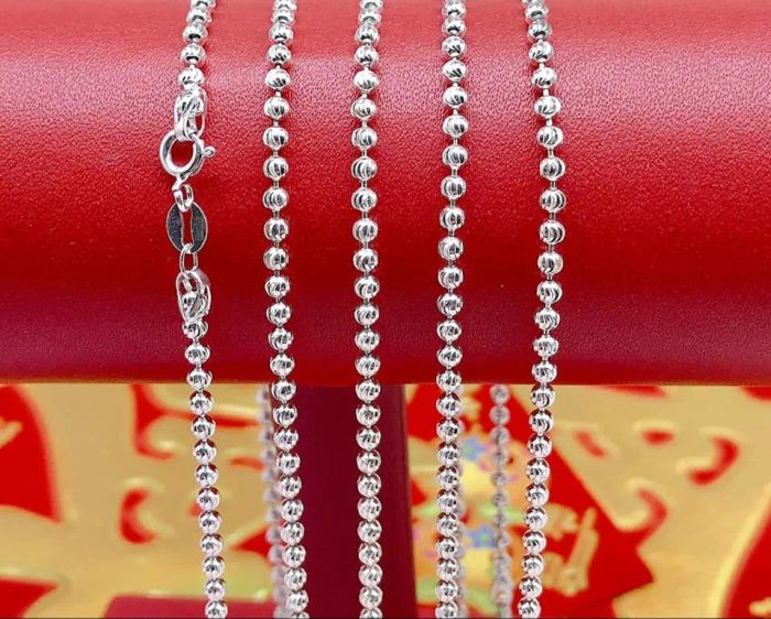 Không gian trưng bày tinh tế tại Hoàng Quân Silver Jewellery