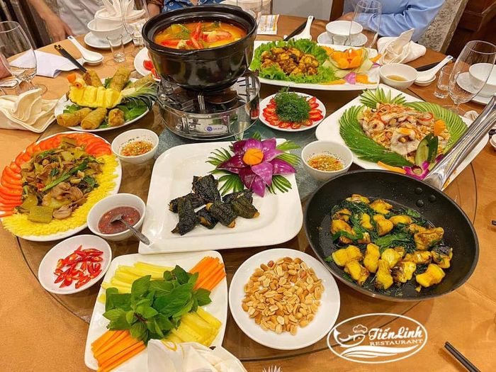 Không gian ấm cúng và hải sản tươi sống tại Nhà Hàng Tiến Linh