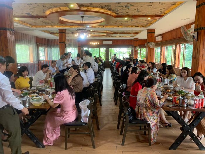 Góc ảnh chân thực về ẩm thực đồng quê tại Nhà hàng Cơm Quê Hoằng Minh