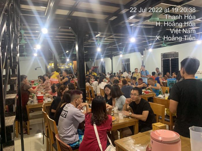 Khu vực bể hải sản tươi sống tại Nhà hàng Phong Cảnh
