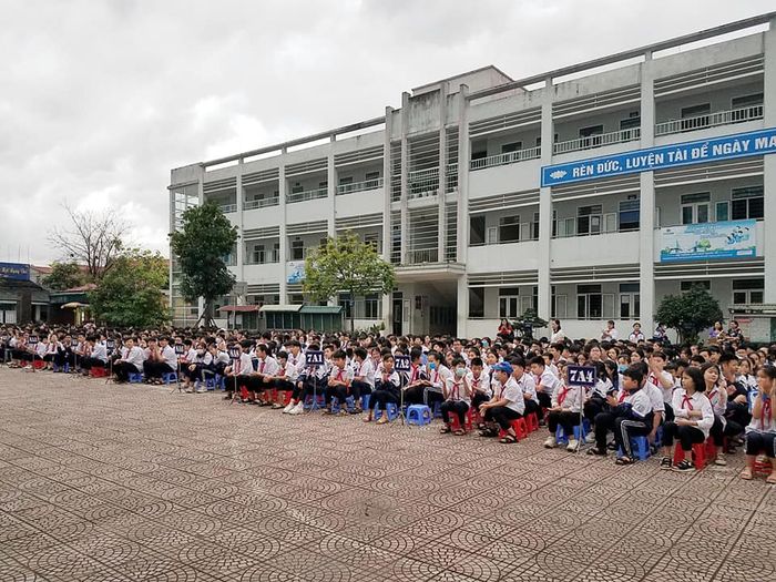 Hình ảnh đầu tiên về không gian xanh mát của Trường THCS Phú Lương