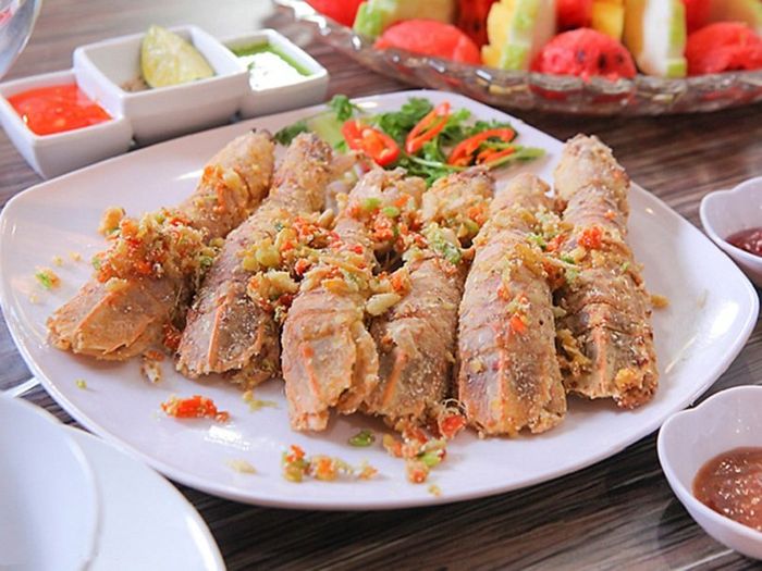 Không gian sang trọng tại Nhà hàng Biển Xanh Hải Tiến