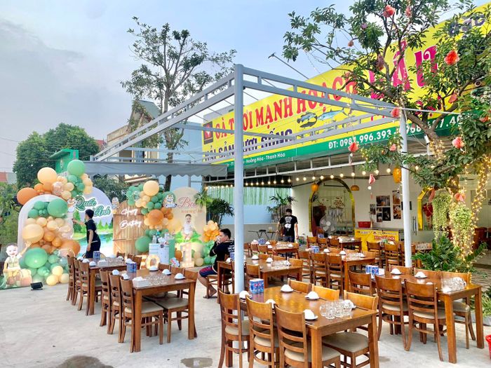 Không gian ấm cúng và món ngon đặc trưng tại Vua Gà Tươi Mạnh Hoạch Bút Sơn