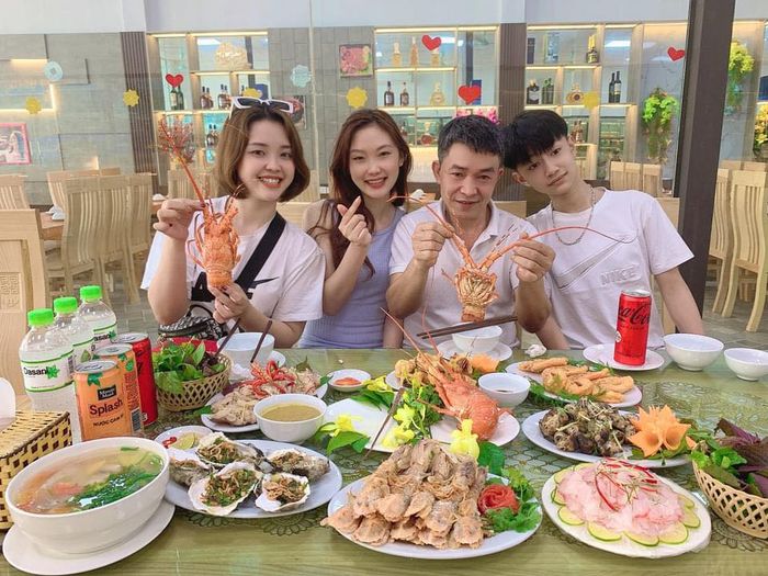 Không gian sang trọng tại Nhà Hàng Hải Sản Lê Gia