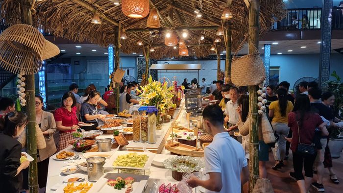 Nhà Hàng Làng Chài - Hương vị biển cả qua ống kính (Ảnh 2)