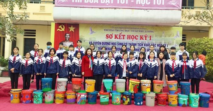 Hình ảnh ấn tượng về khuôn viên xanh mát của Trường THCS Phú Lương