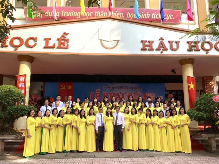 Góc nhìn toàn cảnh về khuôn viên xanh mát của Trường Dương Nội