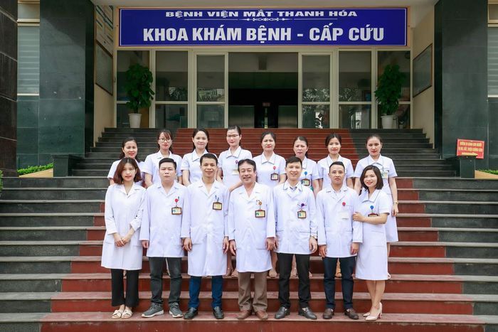 Hình ảnh đội ngũ y bác sĩ chuyên nghiệp tại Bệnh viện Mắt Thanh Hóa