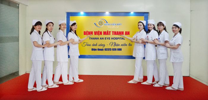 Hình ảnh đội ngũ y bác sĩ tận tâm và chuyên nghiệp tại Bệnh viện Mắt Thanh An