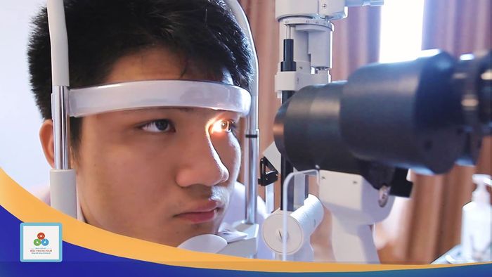 Hình ảnh đội ngũ y bác sĩ chuyên môn cao tại Bệnh Viện Mắt Bắc Trung Nam
