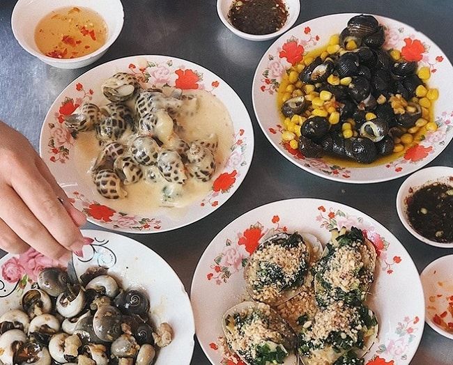 Ốc Xuyên - Thiên đường hải sản giữa lòng chợ Bàn Cờ