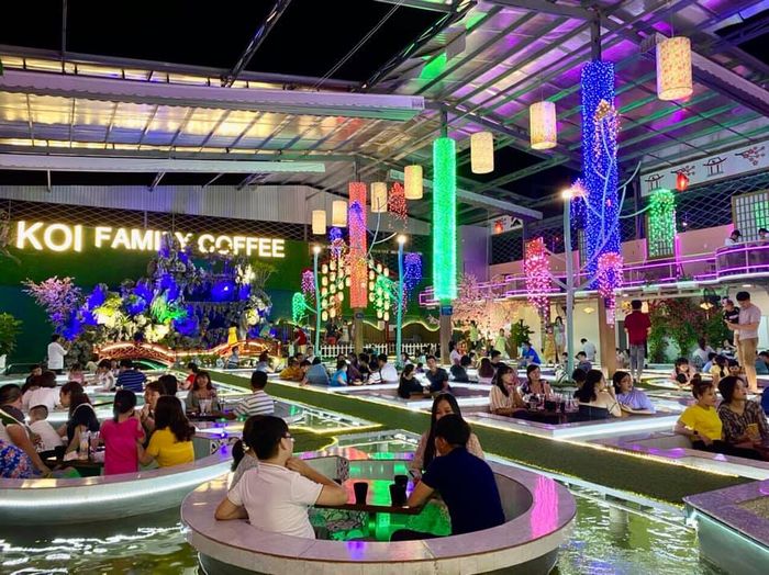 Không gian ấm cúng tại Koi Family Coffee