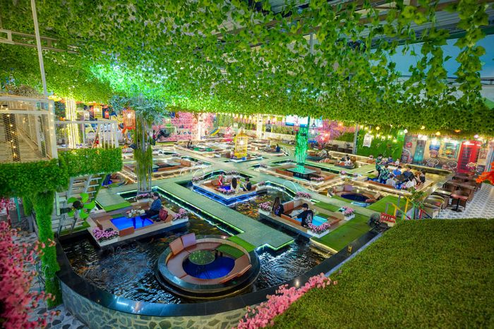 Koi Garden Coffee - Thiên đường sống ảo giữa hồ cá Koi khổng lồ