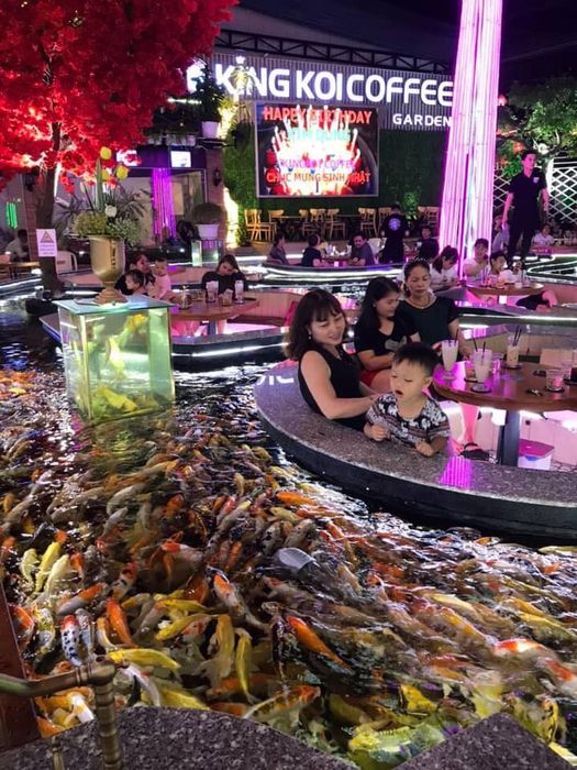 King Koi Coffee Garden - Góc sống ảo đẹp tựa tranh thủy mặc
