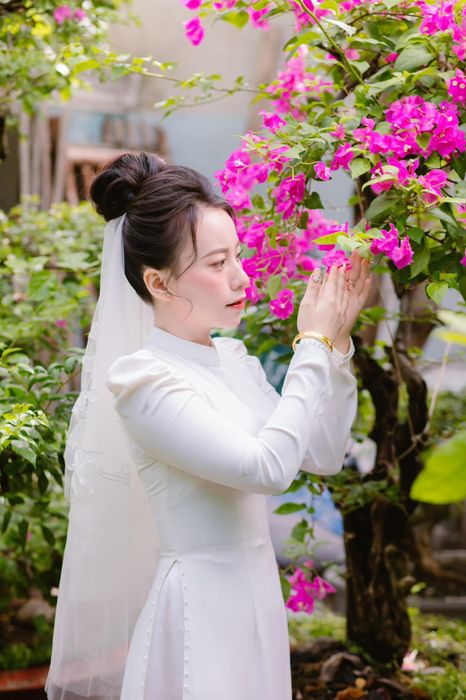 Vân Phụng Studio - BST áo dài cưới tinh tế