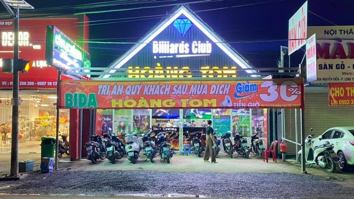Không gian sang trọng tại CLB Bida Hoàng Tom