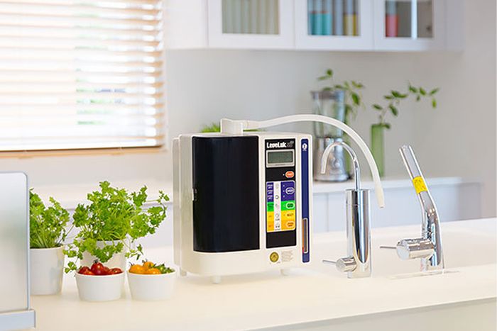 Hình ảnh 2: Máy Lọc Nước Kangen - Cận cảnh hệ thống lọc và bảng điều khiển thông minh