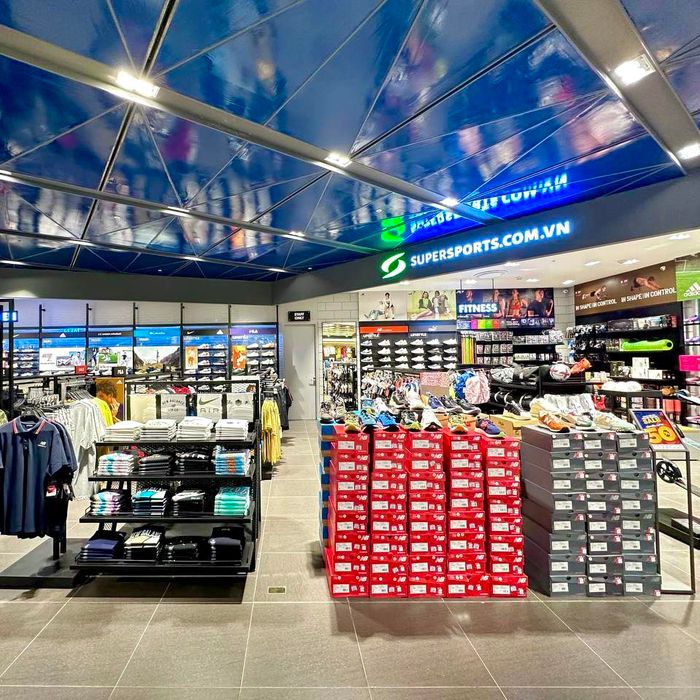 Supersports Vietnam ảnh 1 - Không gian mua sắm hiện đại với đầy đủ trang phục và dụng cụ thể thao chính hãng