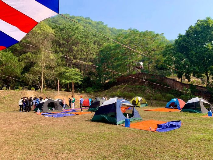Không gian xanh mát tại My Camping với hồ bơi khoáng tự nhiên