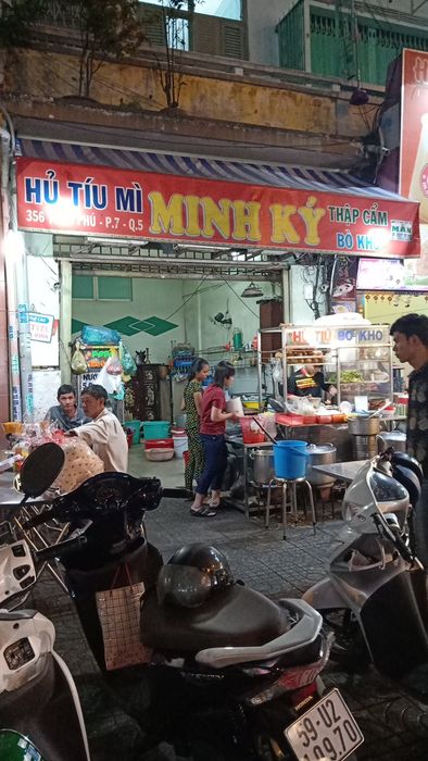 Hình ảnh đầu tiên đầy mê hoặc về tô hủ tiếu thơm ngon tại Hủ Tiếu Mì Minh Ký