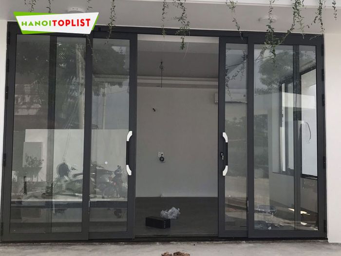don-vi-phuc-dat-door-Tripi