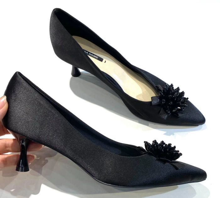 Không gian trưng bày sang trọng tại Brandy Export Shoes