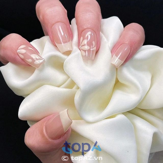 Lisa Nail & Spa - Điểm đến làm đẹp đẳng cấp tại Quận Phú Nhuận, nơi mang đến những trải nghiệm chăm sóc móng tuyệt hảo.
