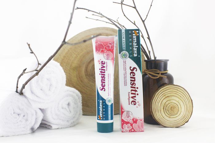 Hình ảnh kem đánh răng Himalaya Sensitive Toothpaste giảm ê buốt cho răng nhạy cảm - Ảnh 2