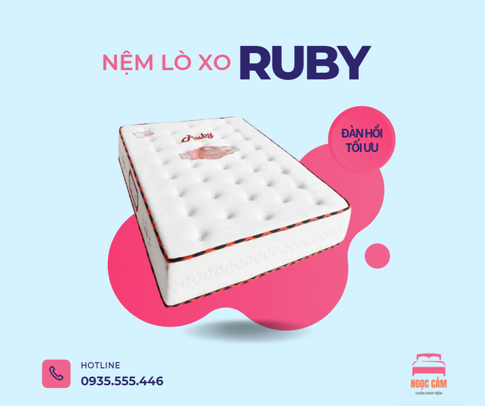 Không gian phòng ngủ mẫu được bài trí bằng bộ chăn ga cao cấp tại showroom Ngọc Cảm