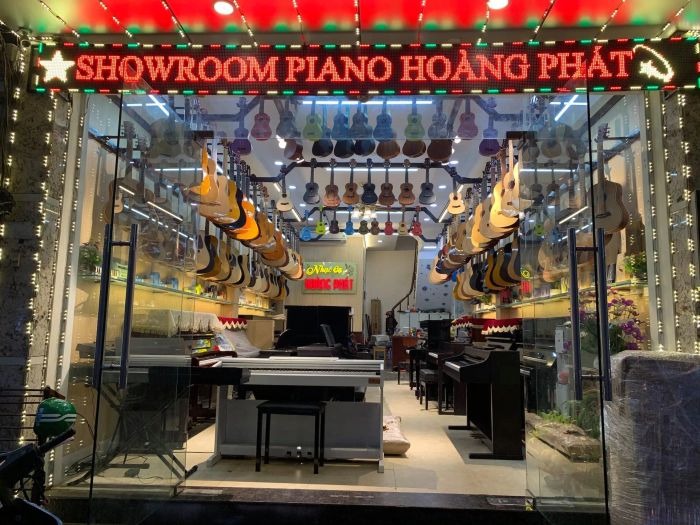 Không gian sang trọng trưng bày các dòng piano cao cấp tại Piano Hoàng Phát